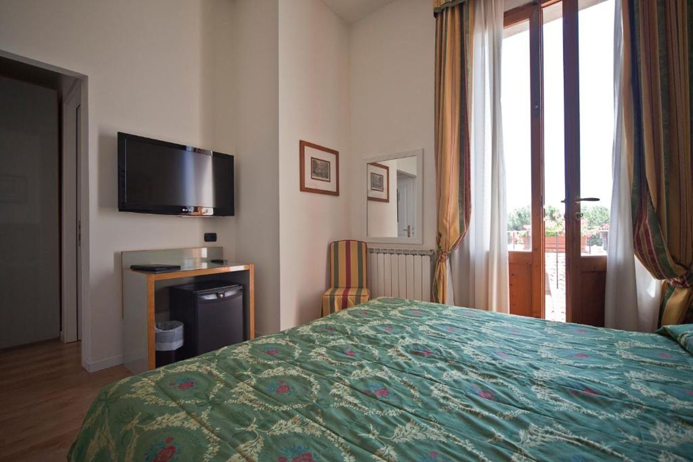 Italia-Hotel-Room-18