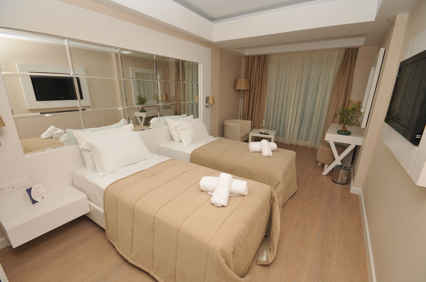 Alesta-Yacht-Hotel-Room-11
