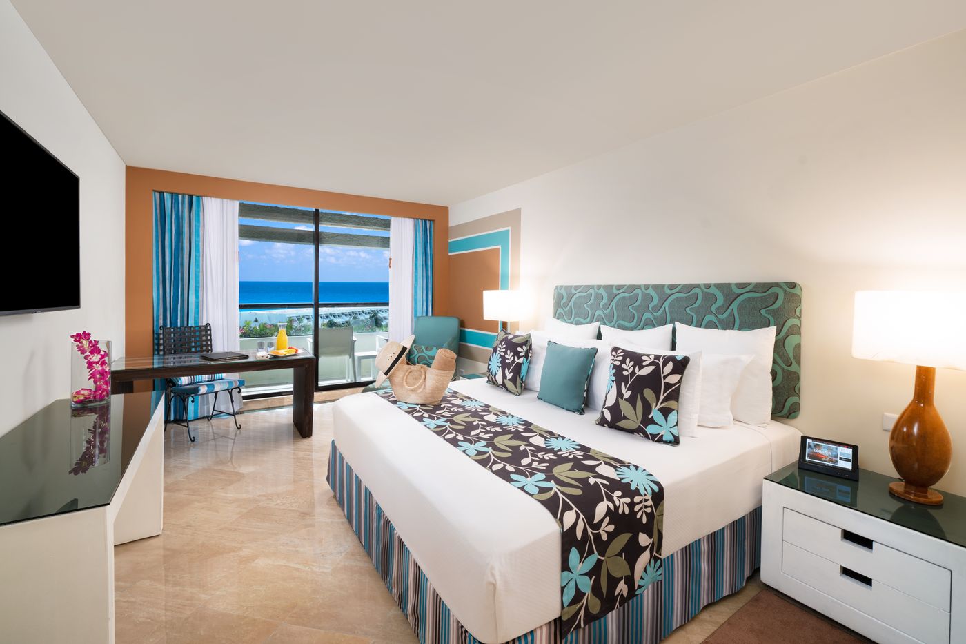 The-Pyramid-at-Grand-Oasis-Room-33