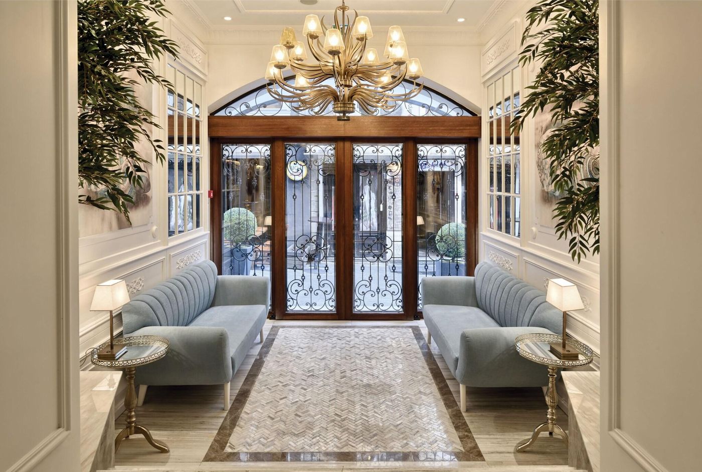 Mirrors-Hotel-Taksim-Lobby-2