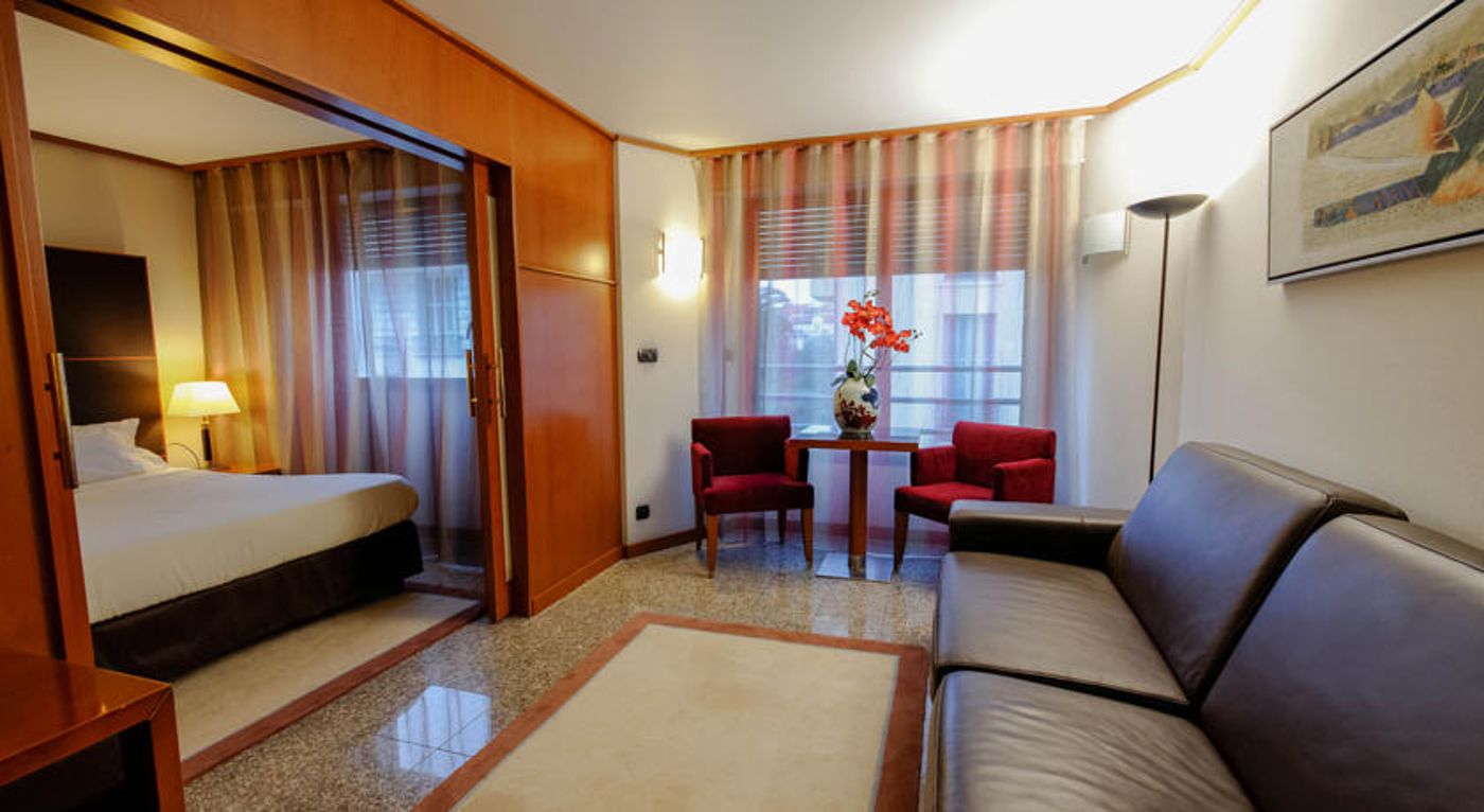 Goldstars Resort & Suites