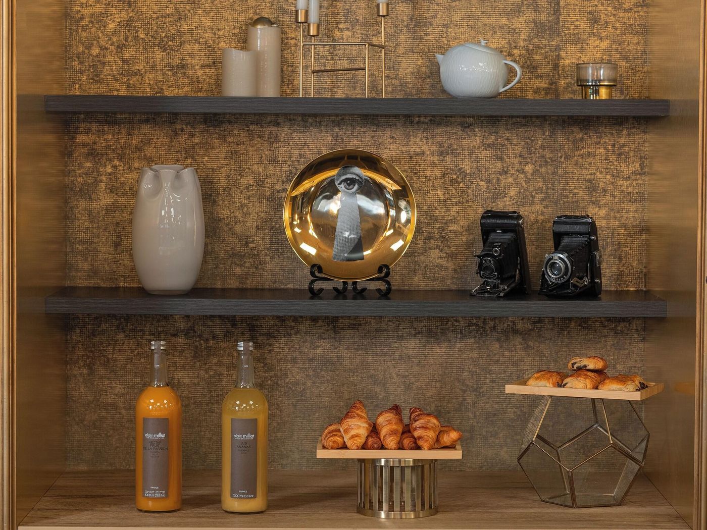 Niepce-Paris-Hotel--Curio-Collection-by-Hilton-Lobby-34