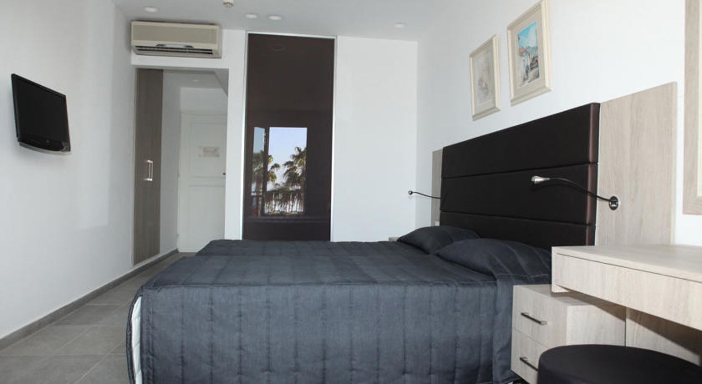 Dionysos Central Hotel