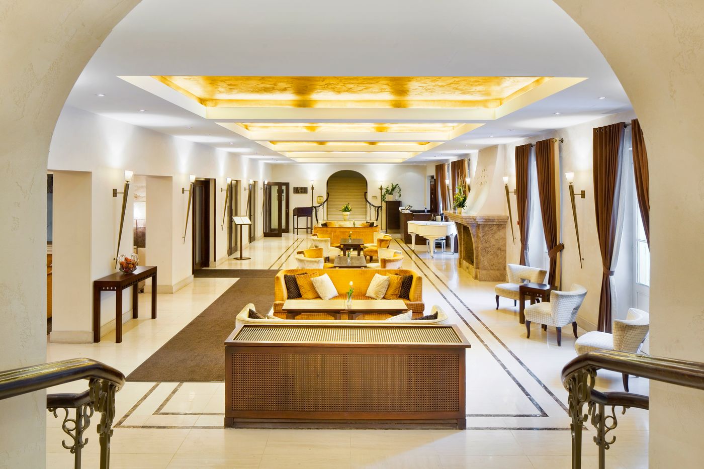 Mamaison-Hotel-Le-Regina-Warsaw-Lobby-3