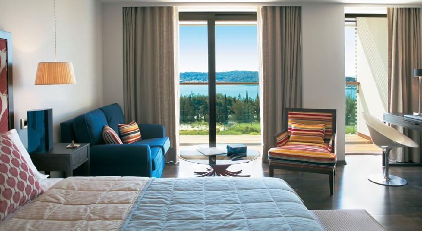 Vouliagmeni Suites