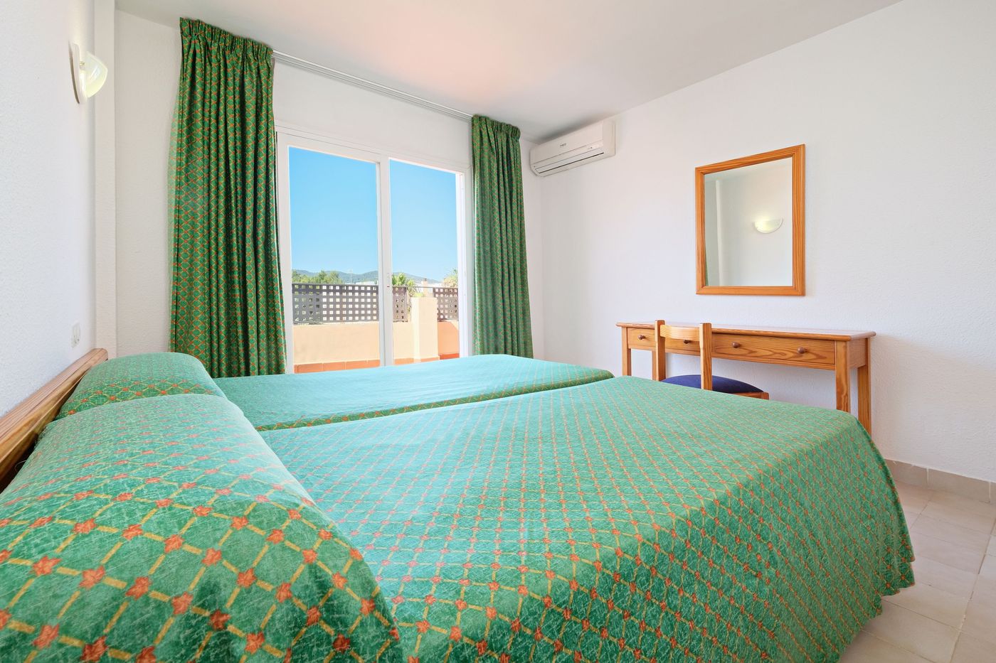 Azuline Apartments Sunshine - Adults Only