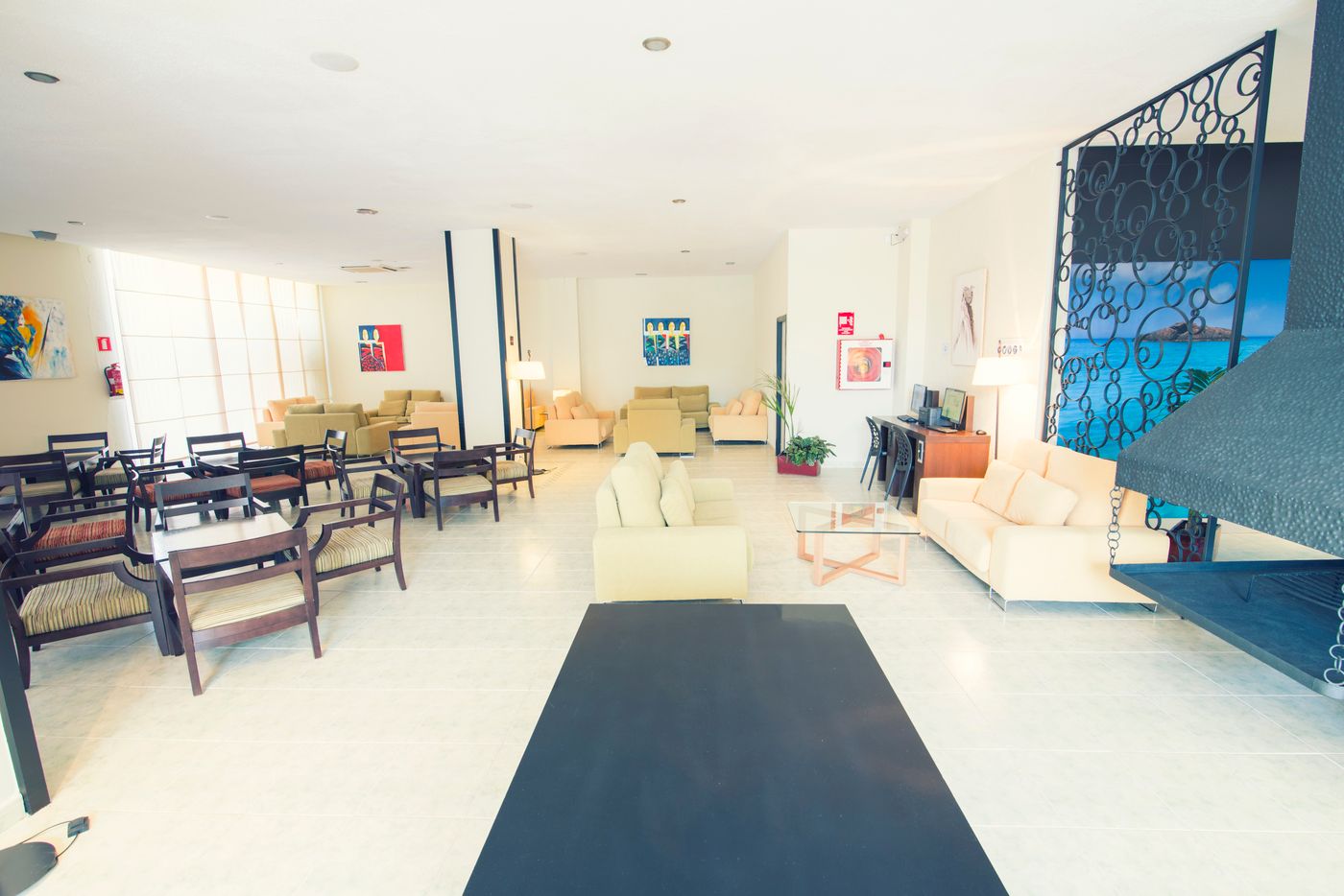 Azuline-Hotel-Pacific-Lobby-42