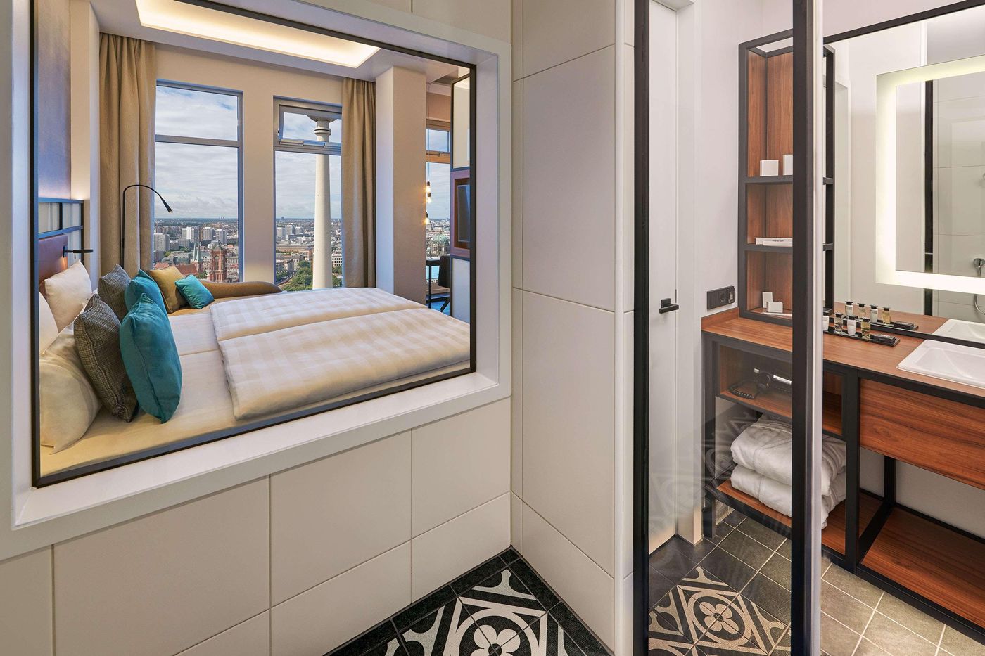 Park-Inn-by-Radisson-Berlin-Alexanderplatz-Room-42