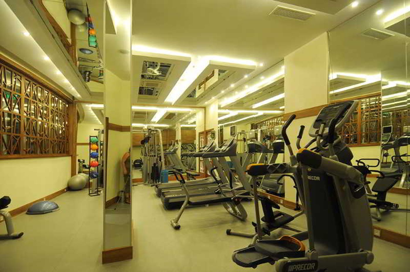 Gold-Island-Hotel-Sports-and-Entertainment-51