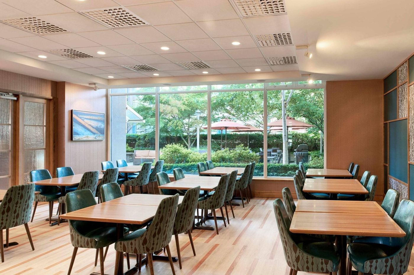Residence-Inn-By-Marriott-Vancouver-Downtown-Restaurant-14