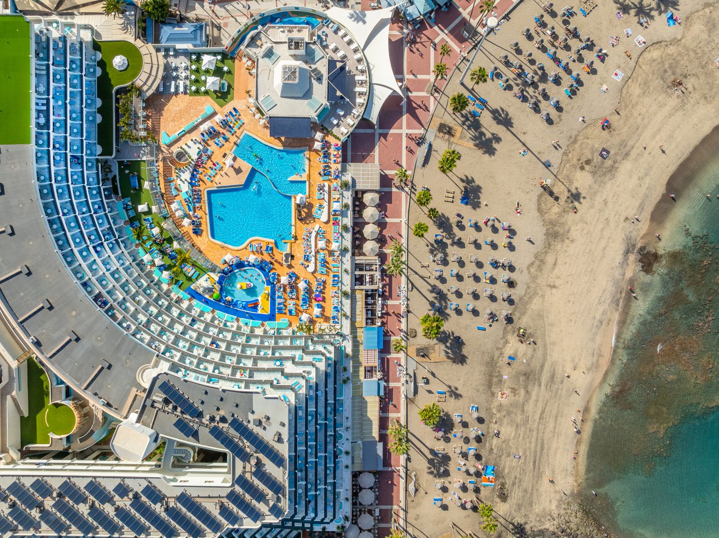 Hovima-La-Pinta-Beachfront-Family-Hotel-General-view-7