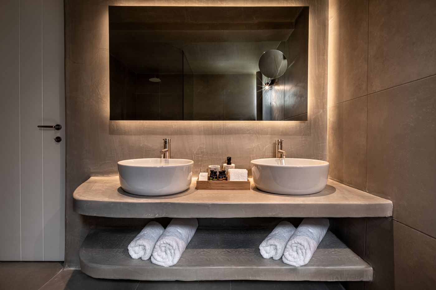 Colombos-Beachfront-Room-14