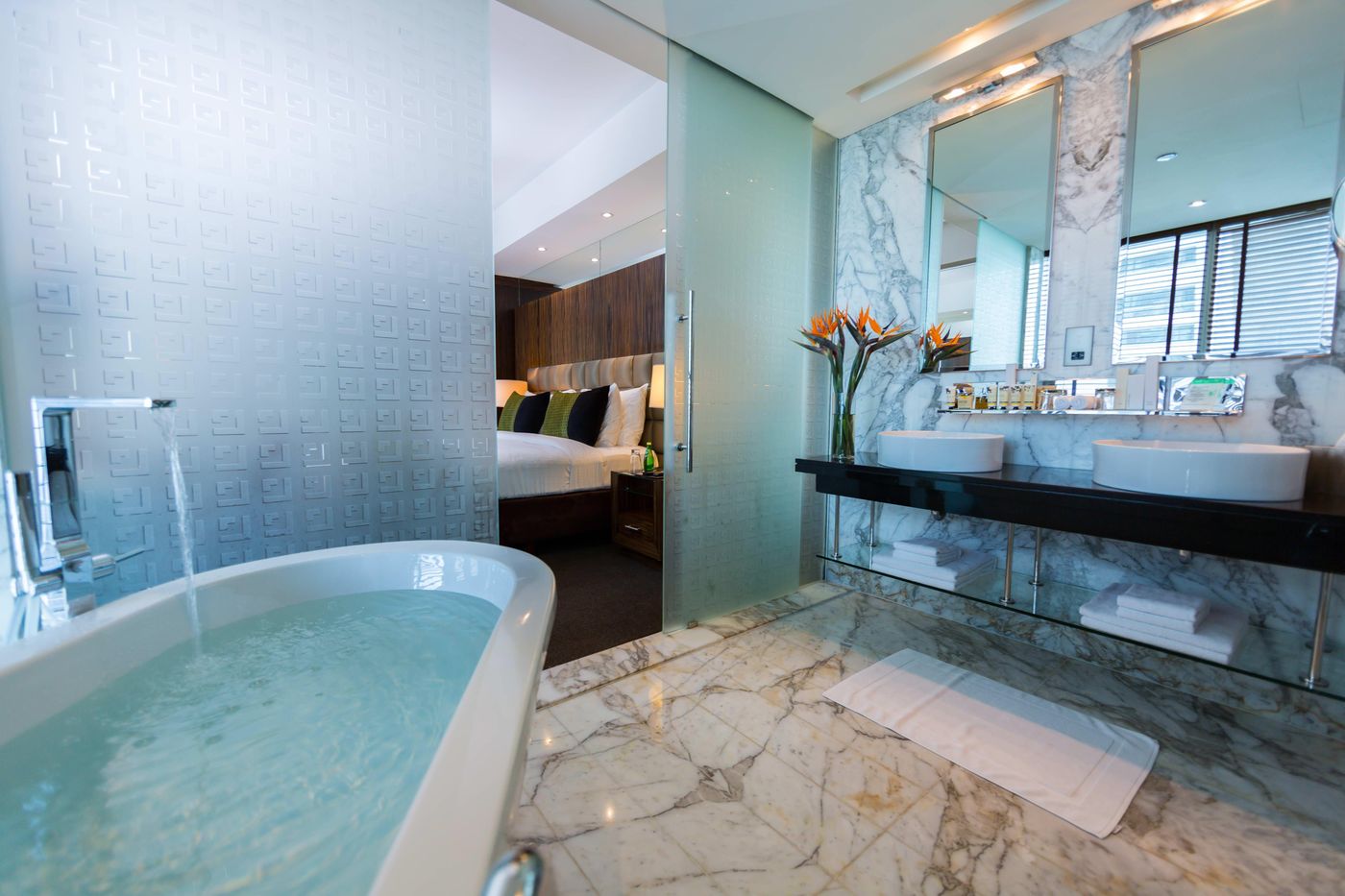 Bonnington-Jumeirah-Lakes-Towers-Room-34