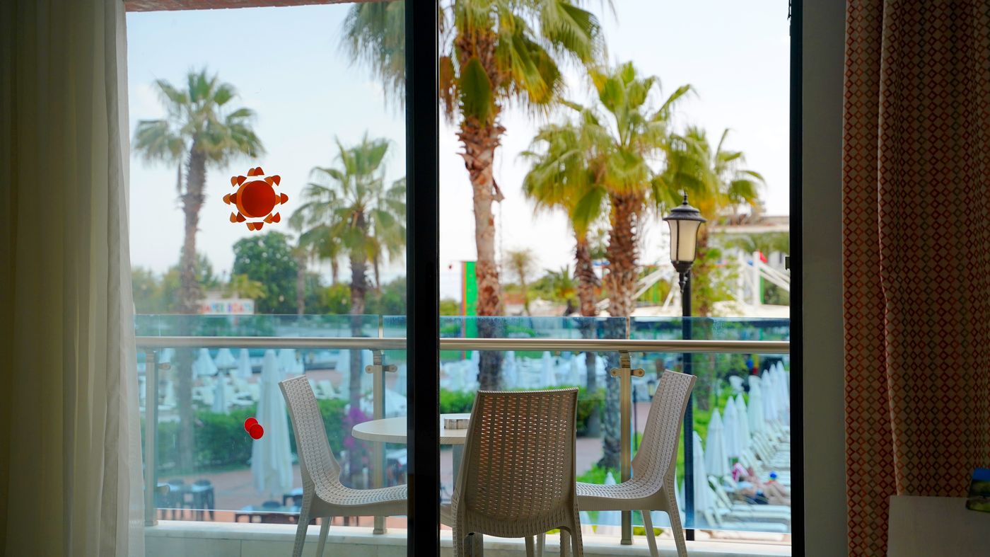 Club-Aqua-Plaza-Room-25