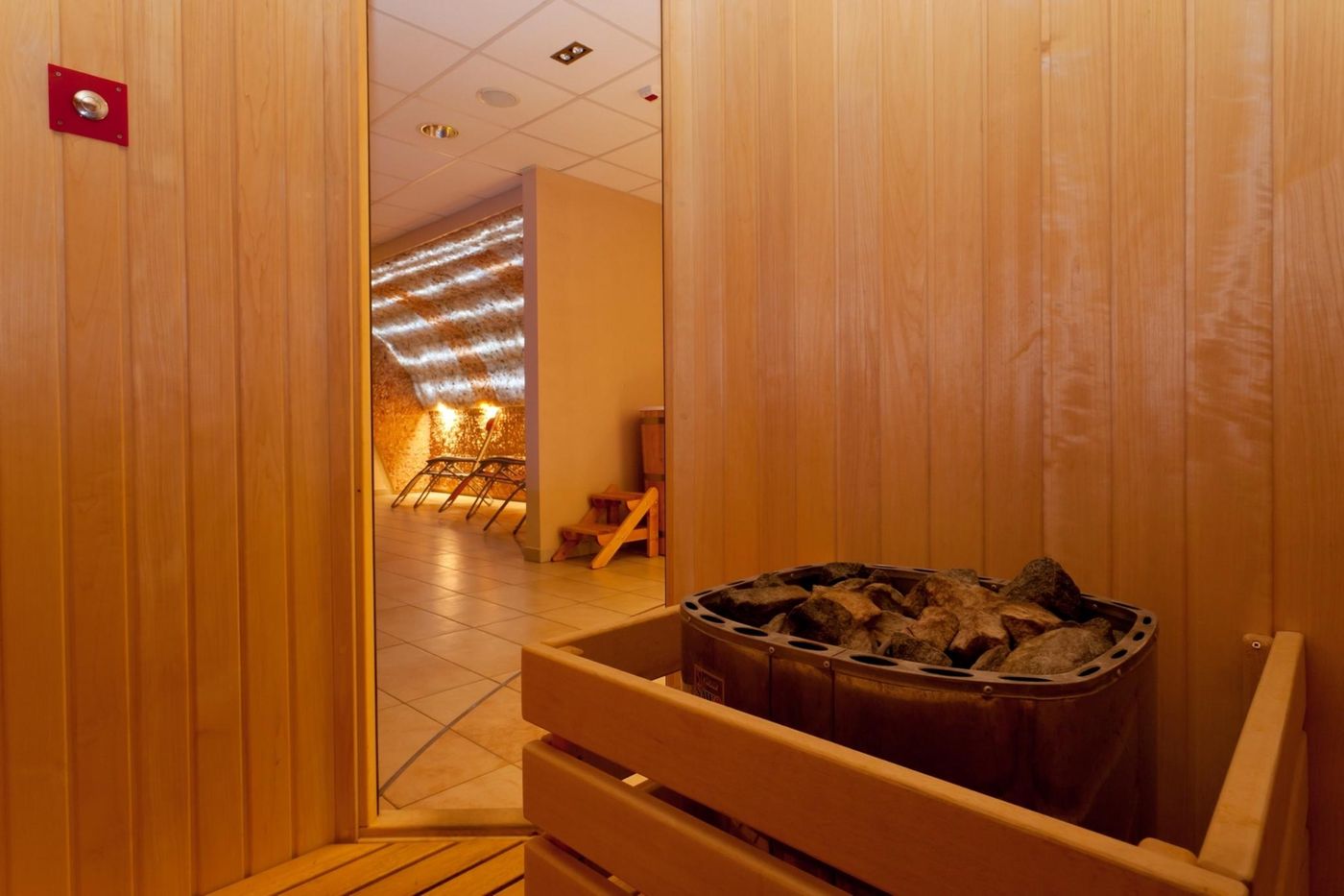 Hotel-Swing-Sports-and-Entertainment-37