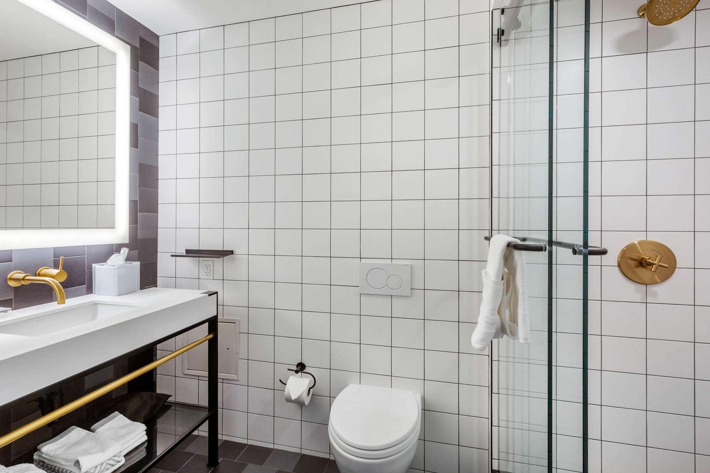 Cambria-Hotel-Boston-Downtown-South-Boston-Room-43