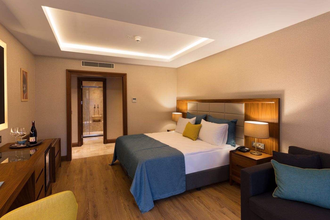 Endless-Art-Hotel-Room-5