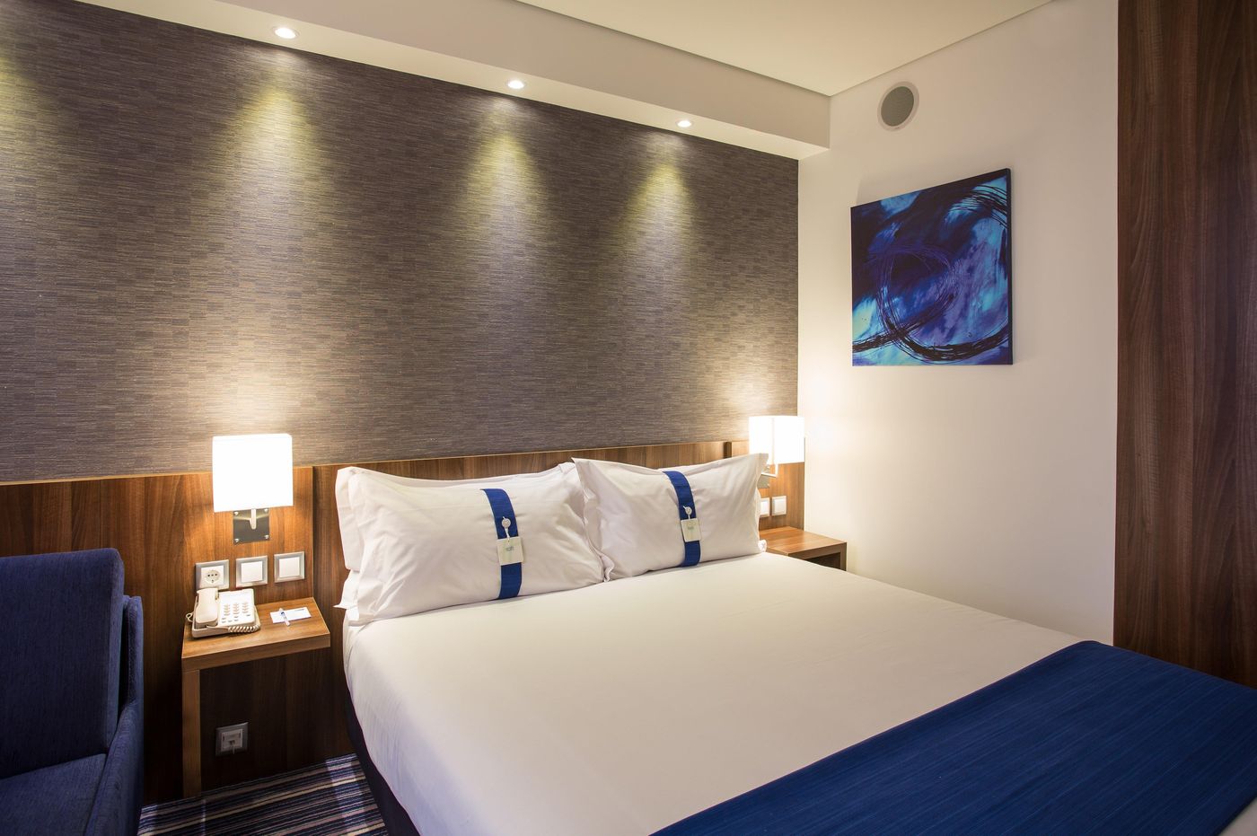 Holiday-Inn-Express-Lisbon-Airport-Room-26