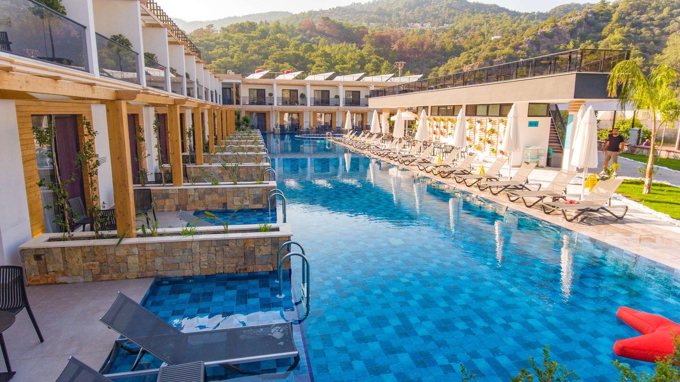 L-Hotel-Sarigerme-Pool-2