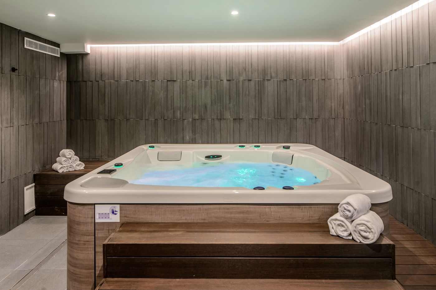 18.08.25 Vibra Yamm Urban Hotel - Adults Only