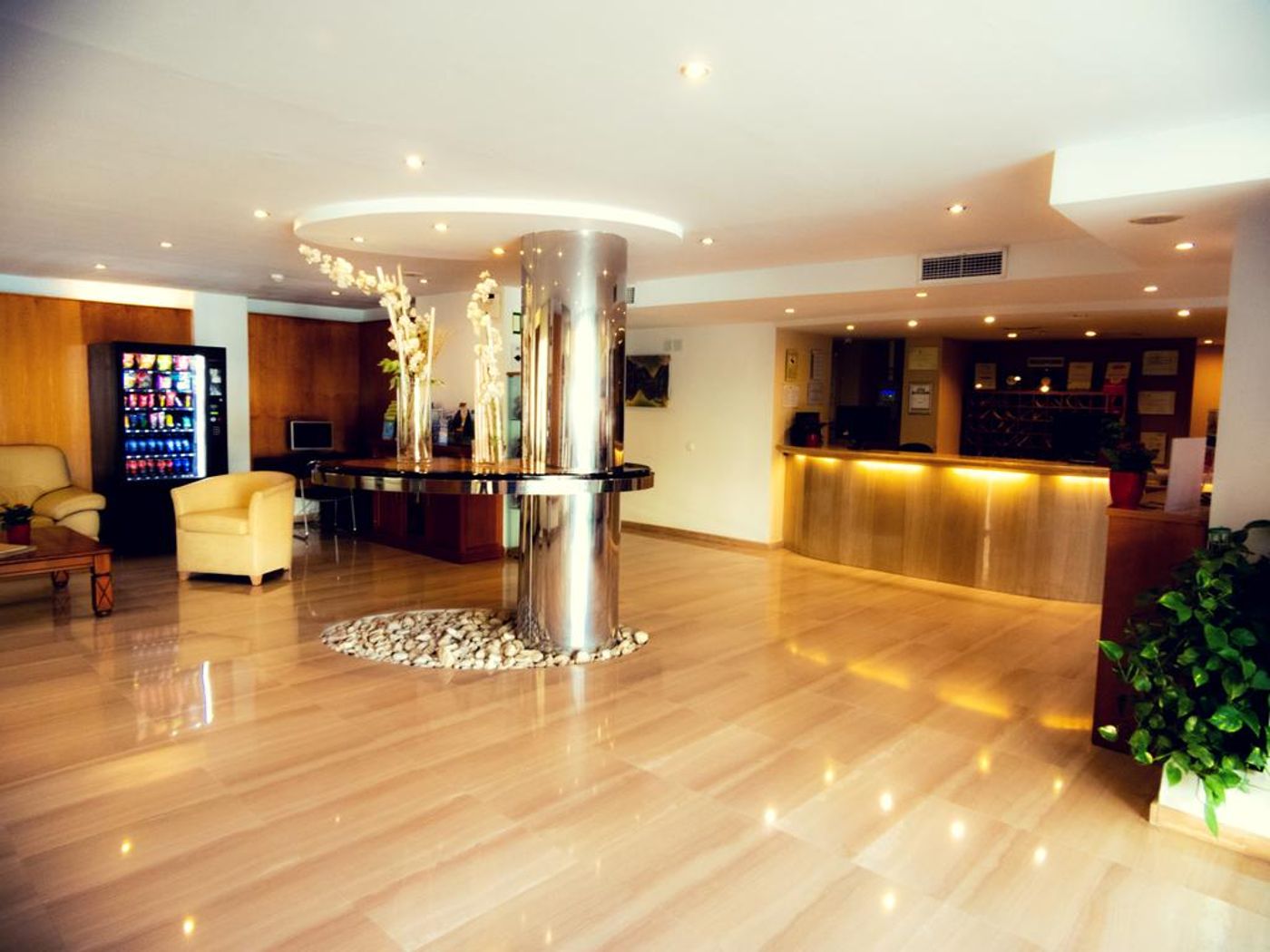 Puerto-Azul-Lobby-12