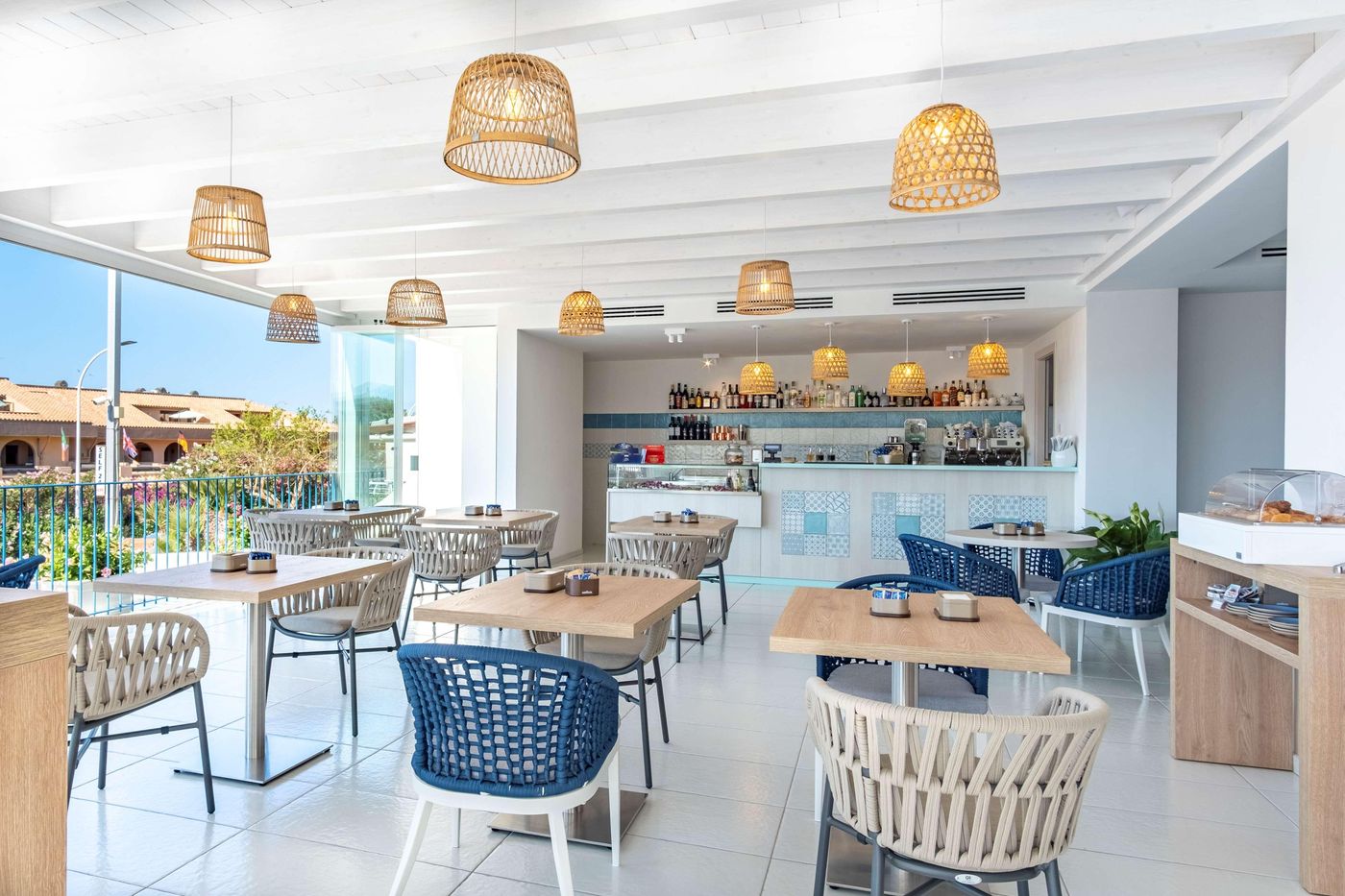 Best-Western-Hotel-Blumarea-Bar-37