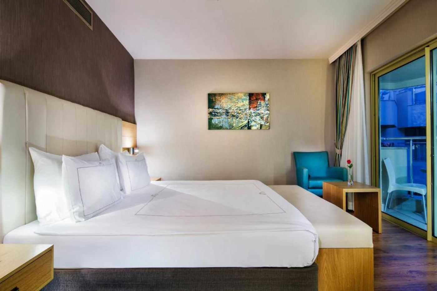 Bellis-Deluxe-Hotel-Room-32