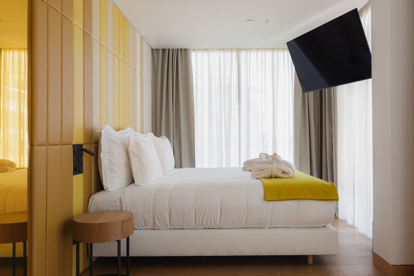 Lumen-Hotel-and-The-Lisbon-Light-Show-Room-16