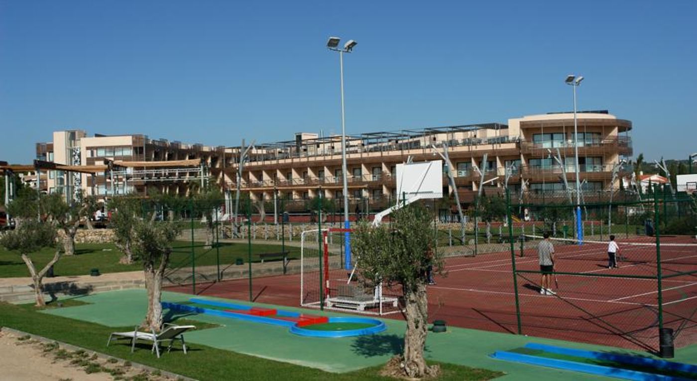 Les Oliveres Apartments