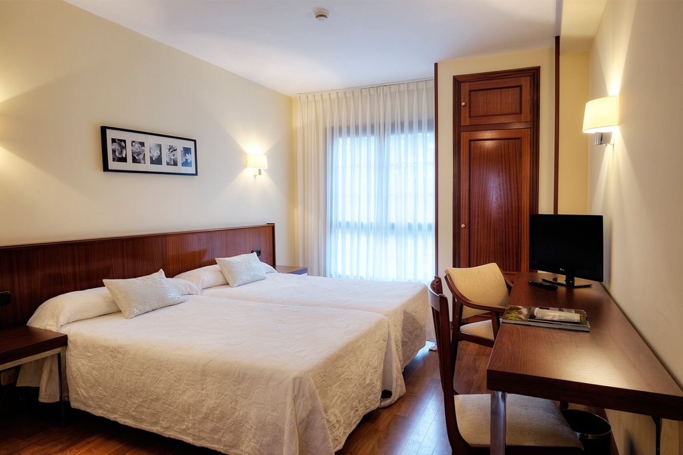 Palacio Arias-Spain-NAVIA-Room-9