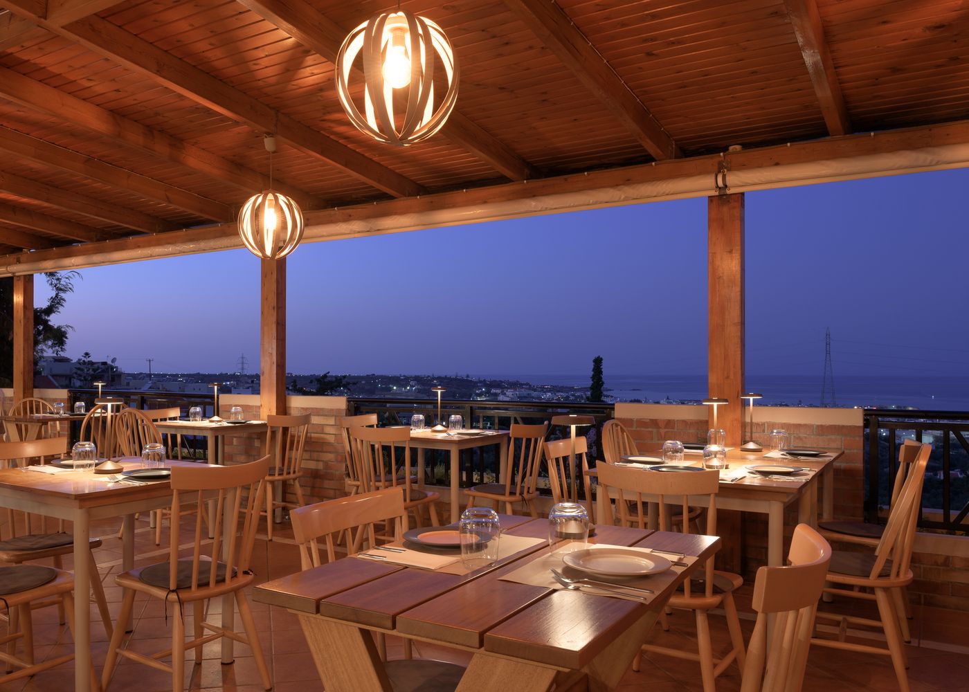 Asterias-Village-Restaurant-15