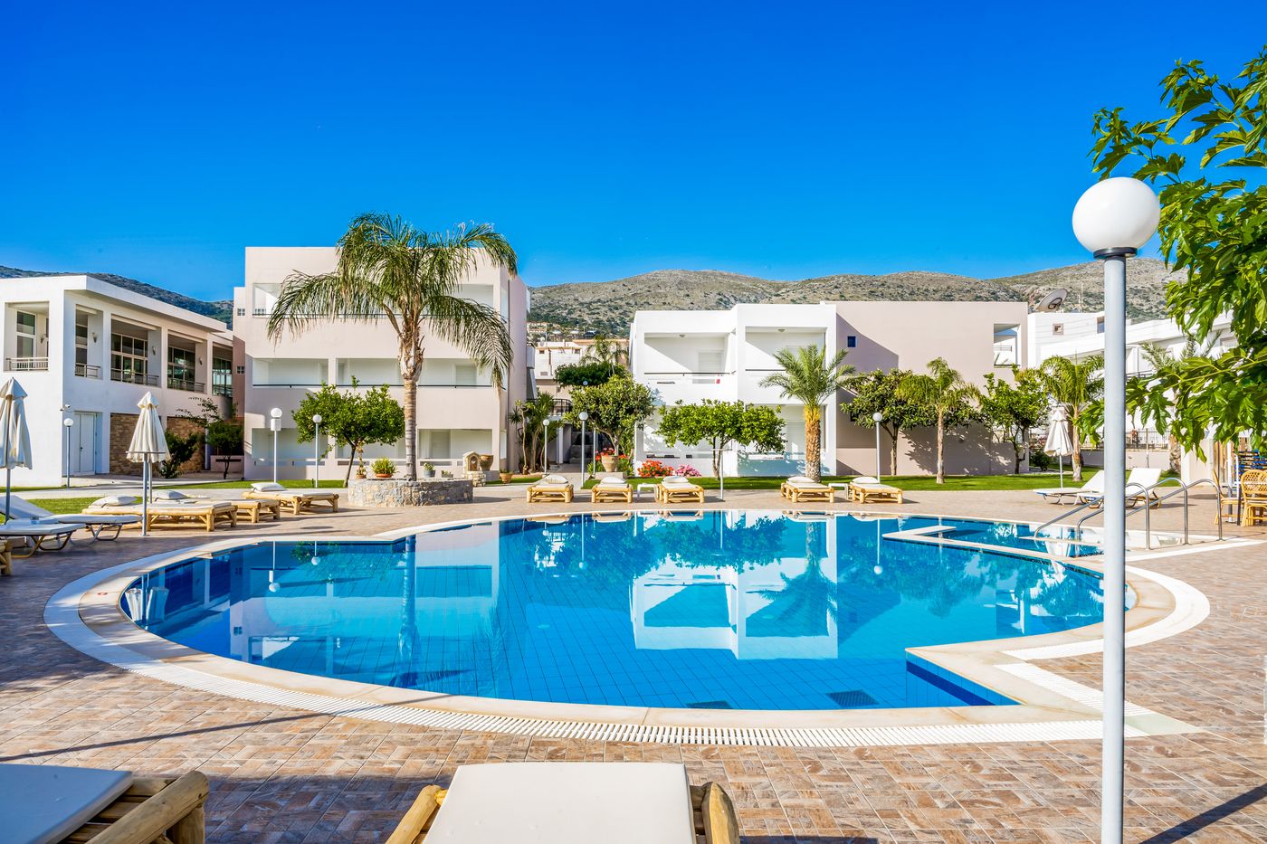 Maria-Rousse-Studios-Pool-1