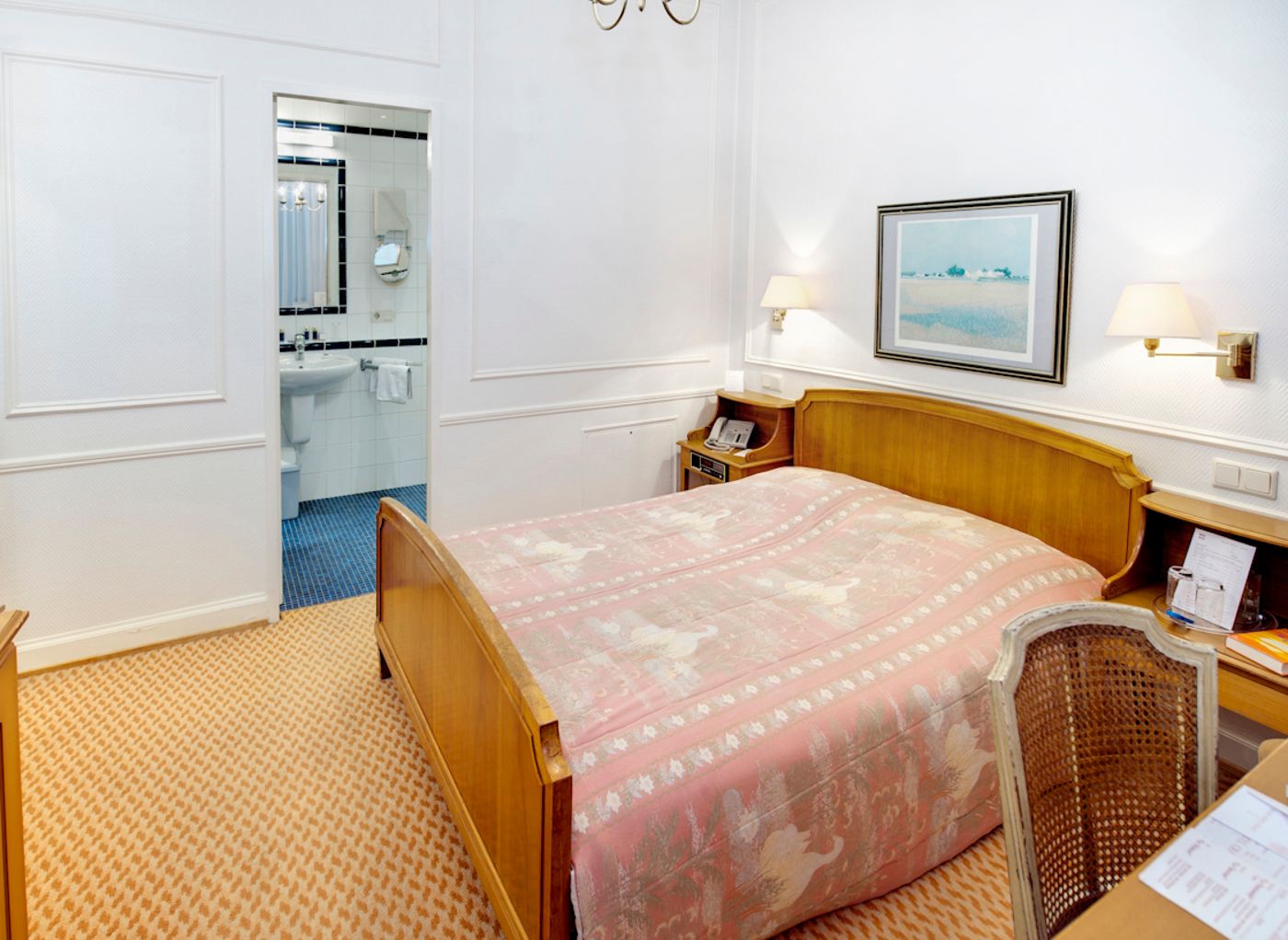 Grand-Hotel-Cravat-Room-7