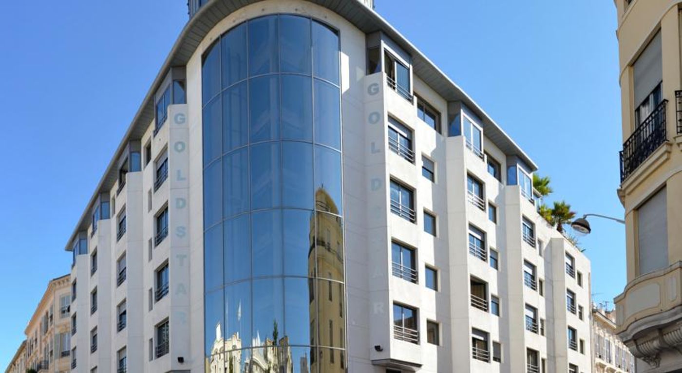 Goldstars Resort & Suites