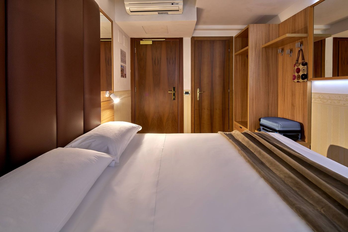 Unahotels-Ala-Venezia--Adults-16--Room-56