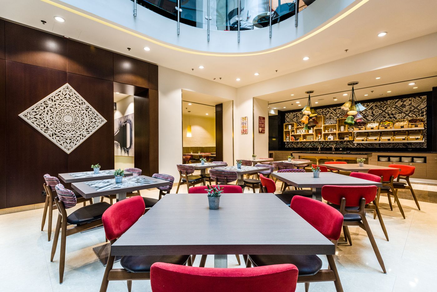 Ikonik-Parlament-Restaurant-7