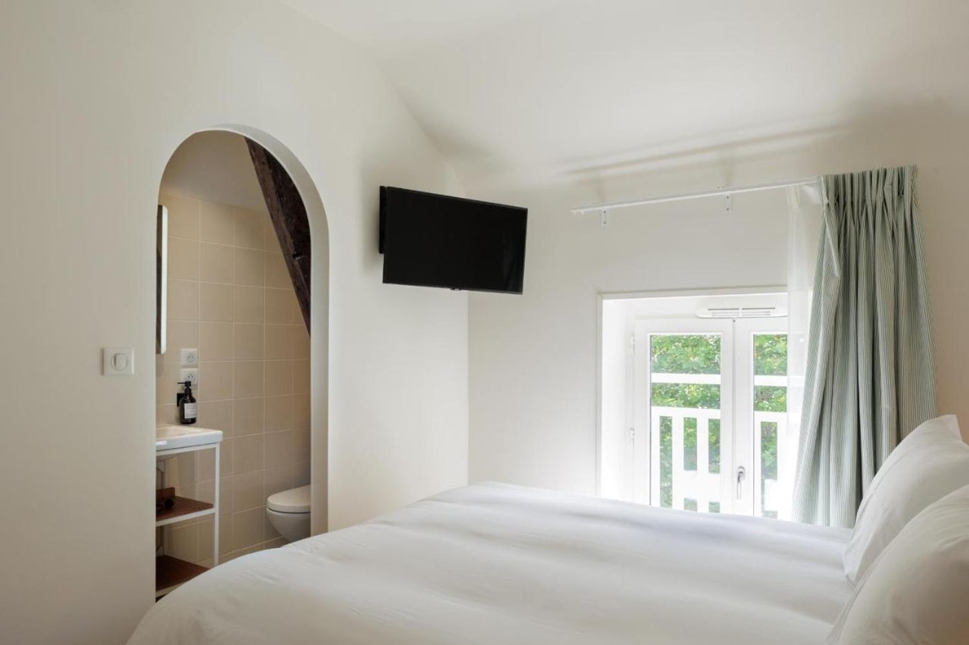 Alfred Hotels Les Halles-France-BIARRITZ-Room-4