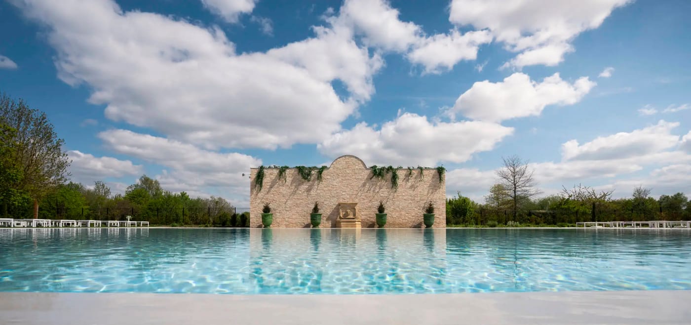 Dream-Castle-Paris-Pool-41