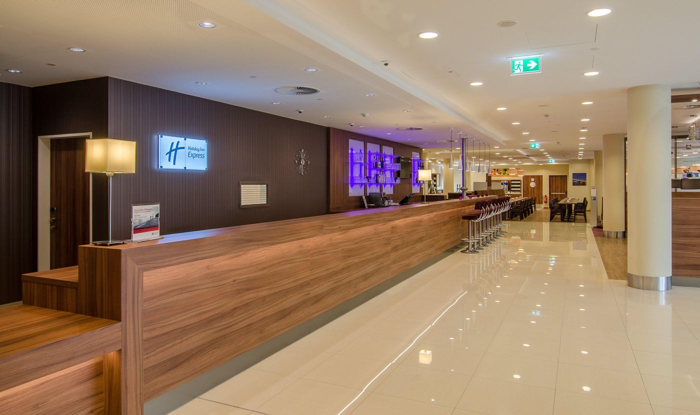 Premier Inn Düsseldorf City Centre - Germany - DUSSELDORF - Lobby - 4