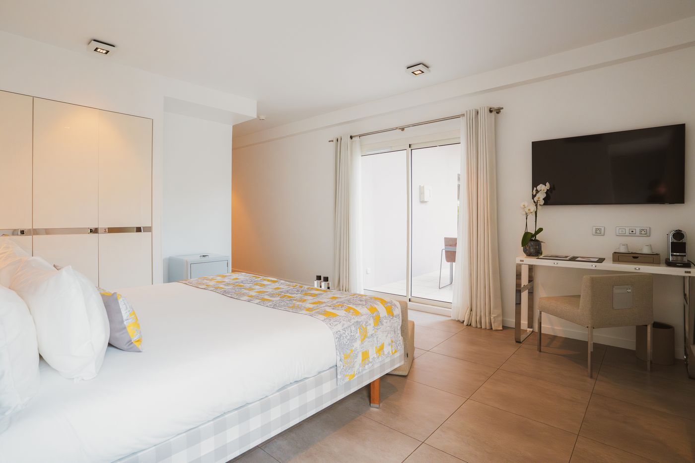 Kube-Hotel-St-Tropez-Room-45