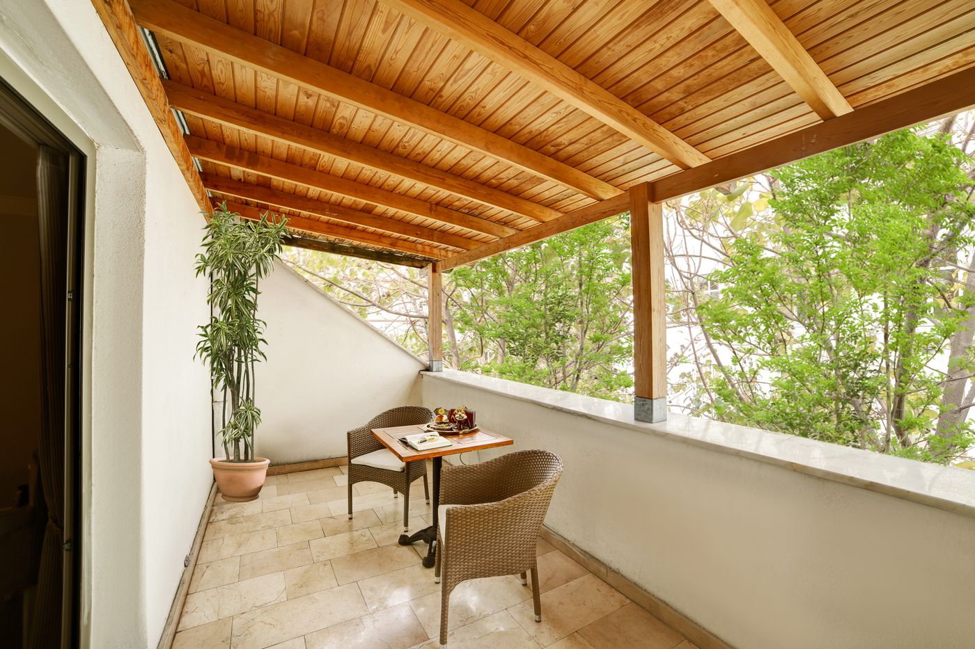 Halifaks-Hotel-Room-3