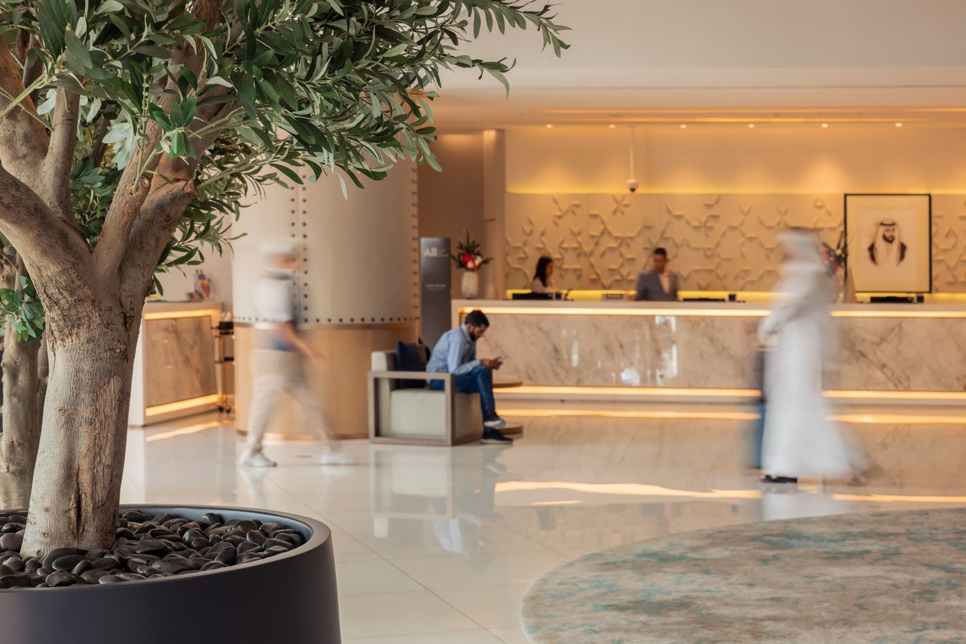 Fairmont-Dubai-Lobby-38