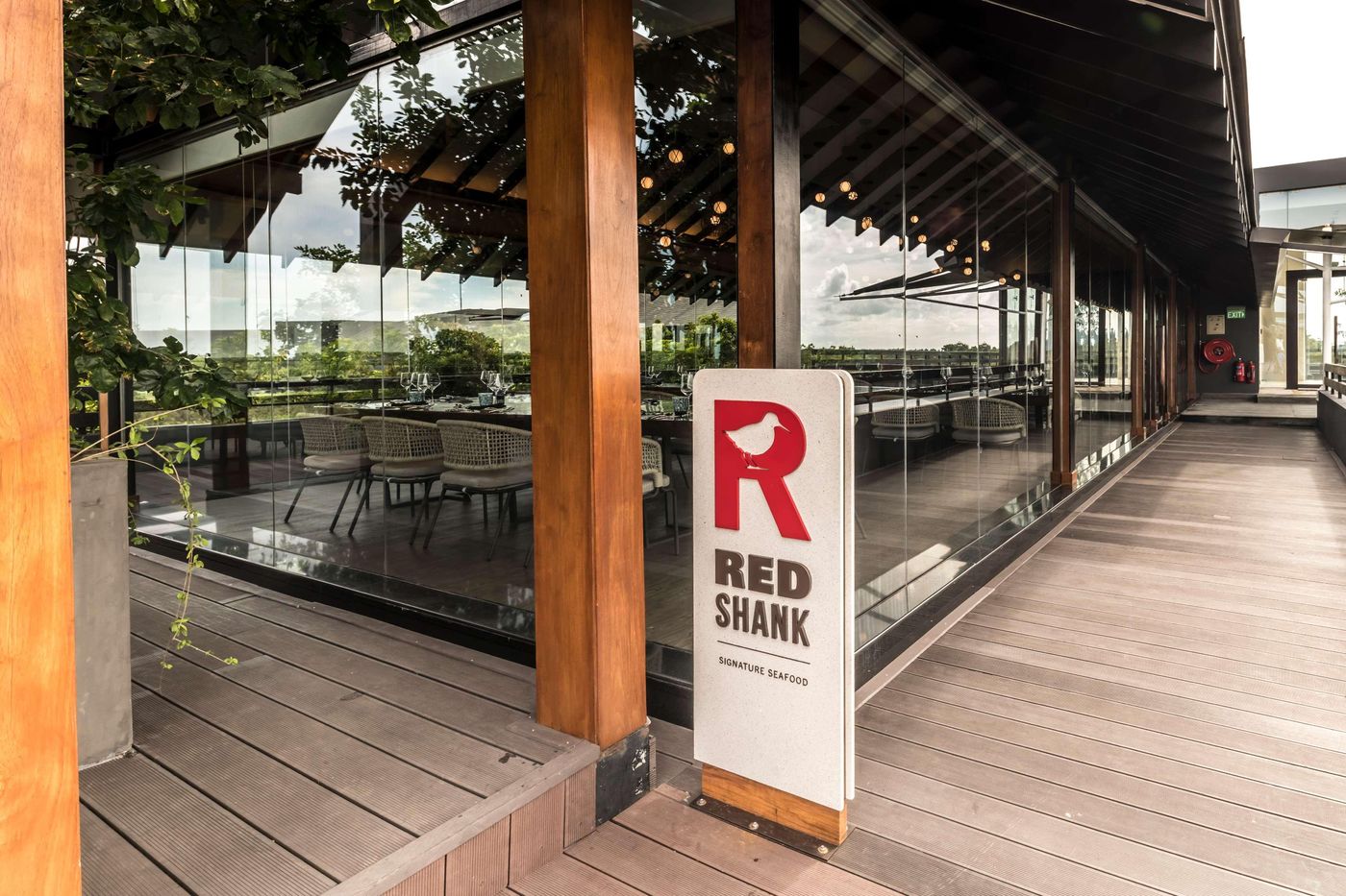 DoubleTree-by-Hilton-Weerawila-Rajawarna-Resort-Bar-14