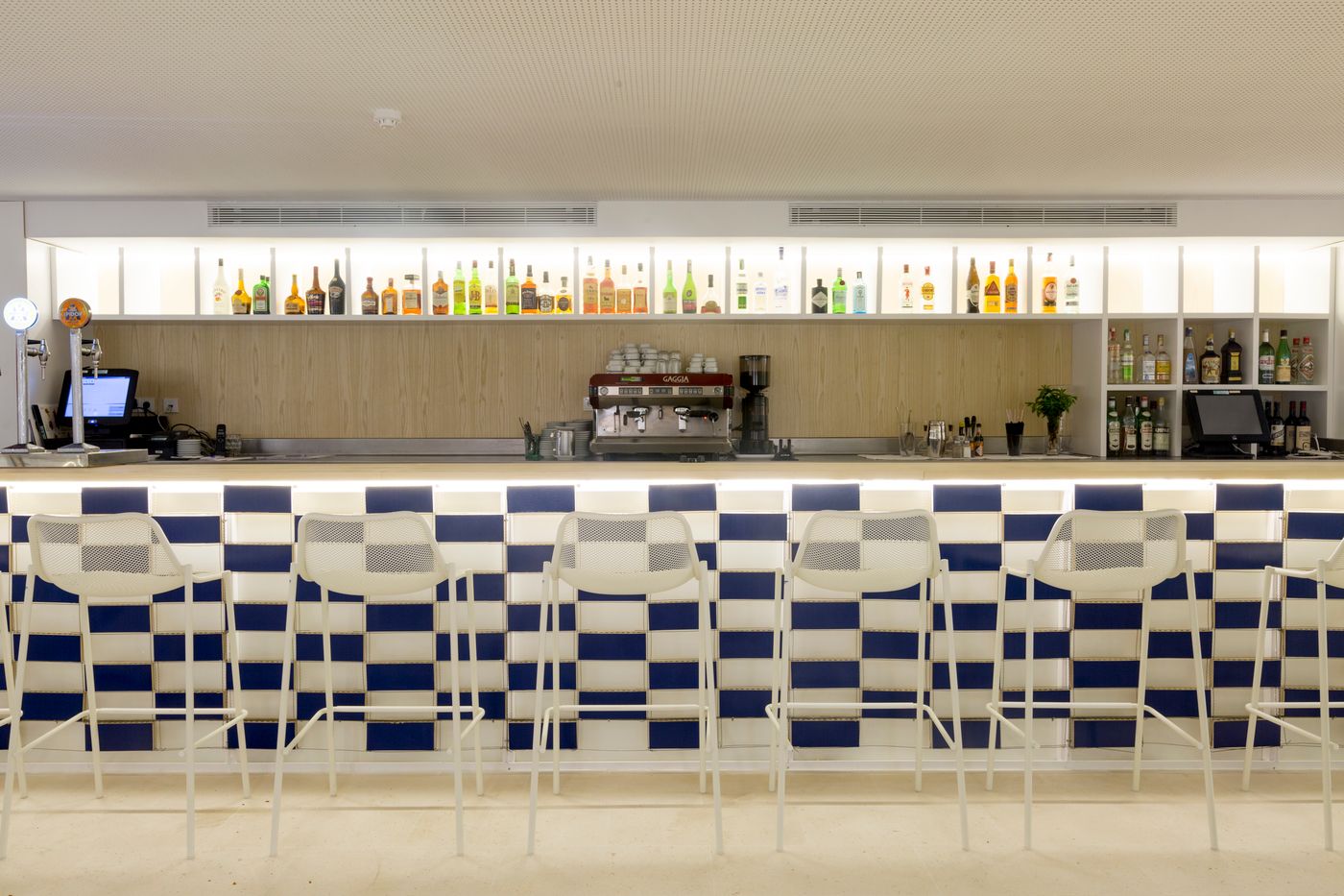 Ebano-Hotel-Apartments-Bar-38