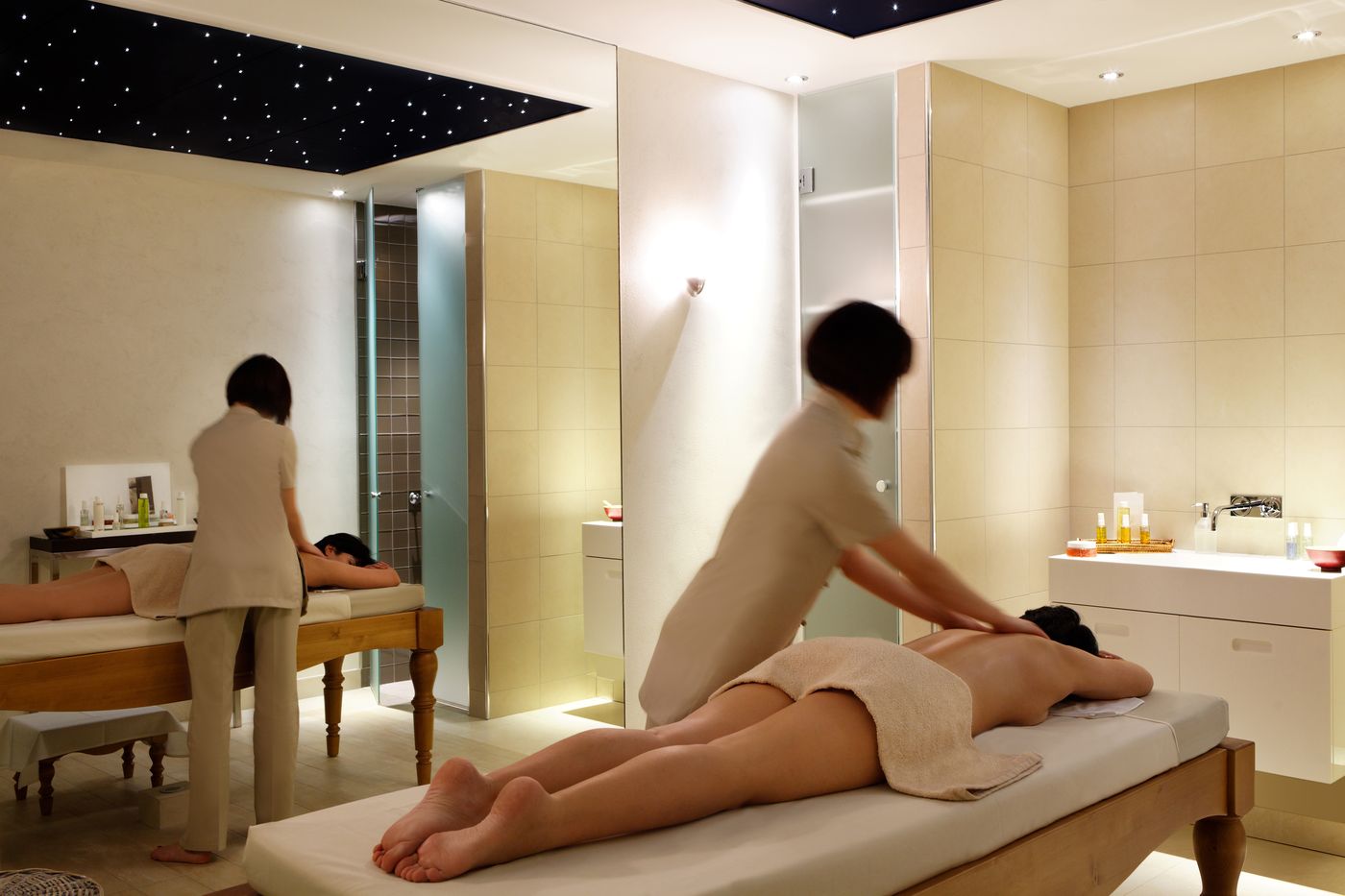 Majestic-Hotel-Spa-Sports-and-Entertainment-70