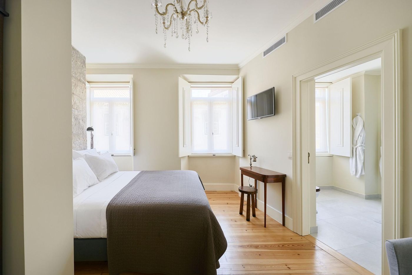 Alegria-A-Lisbon-Boutique-Hotel-Room-24