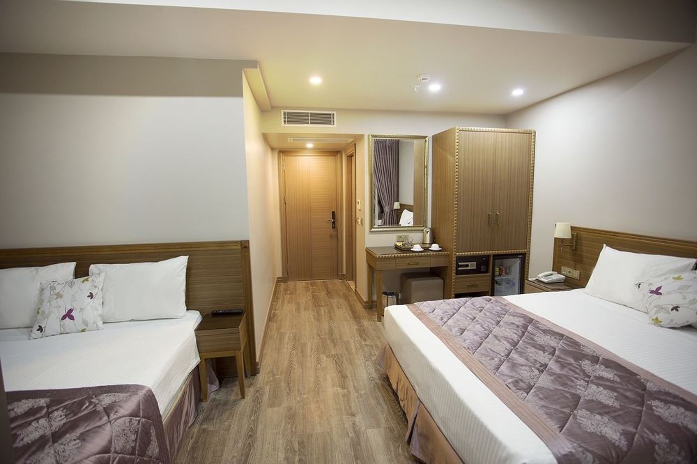 Taximist-Hotel-Room-18