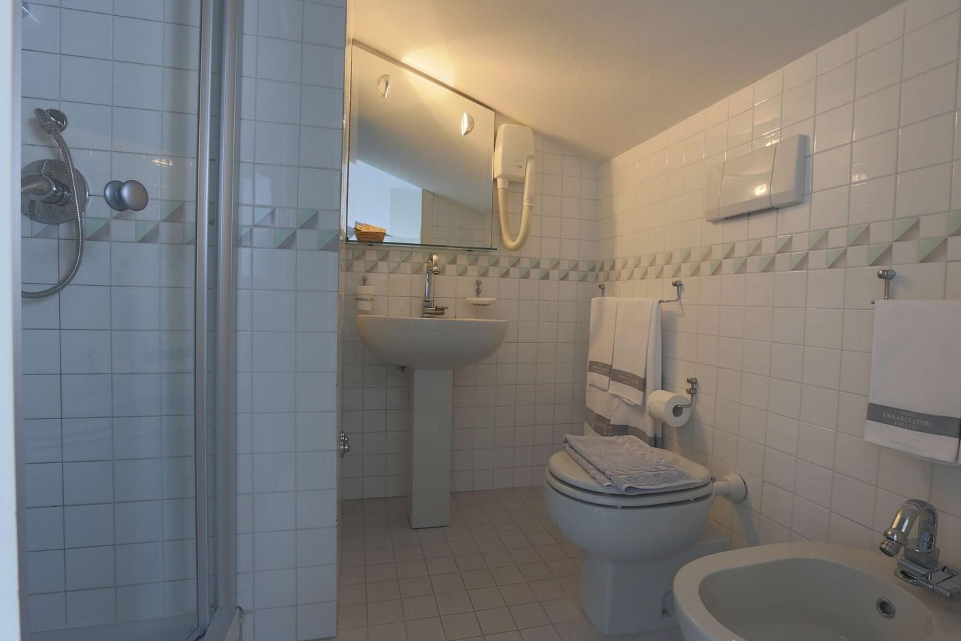 Hotel-Ambasciatori-Room-17