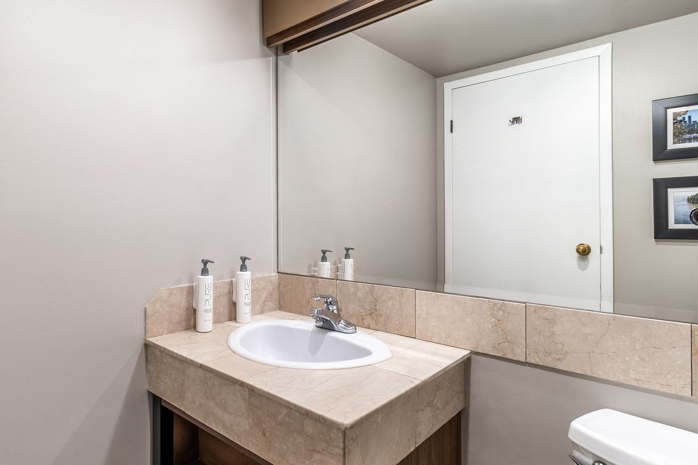 Atrium-Hotel-Vancouver-Room-55