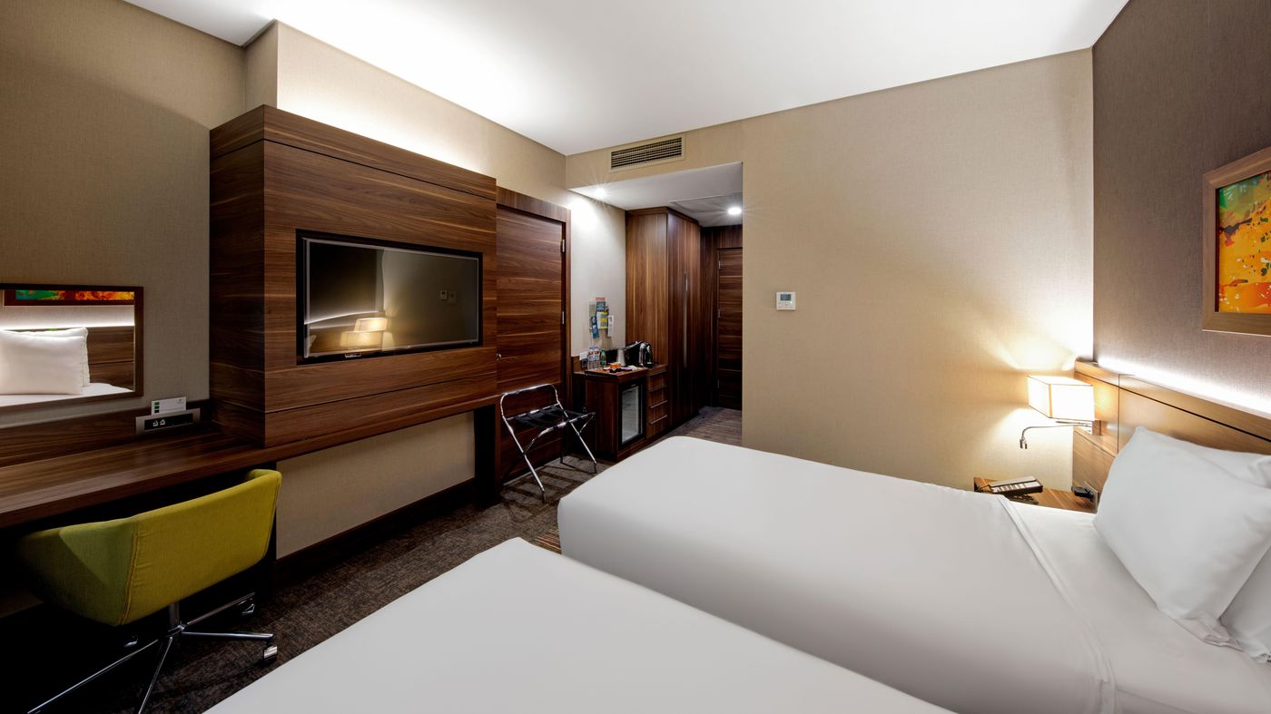 Holiday-Inn-Istanbul-Kadikoy-Room-8